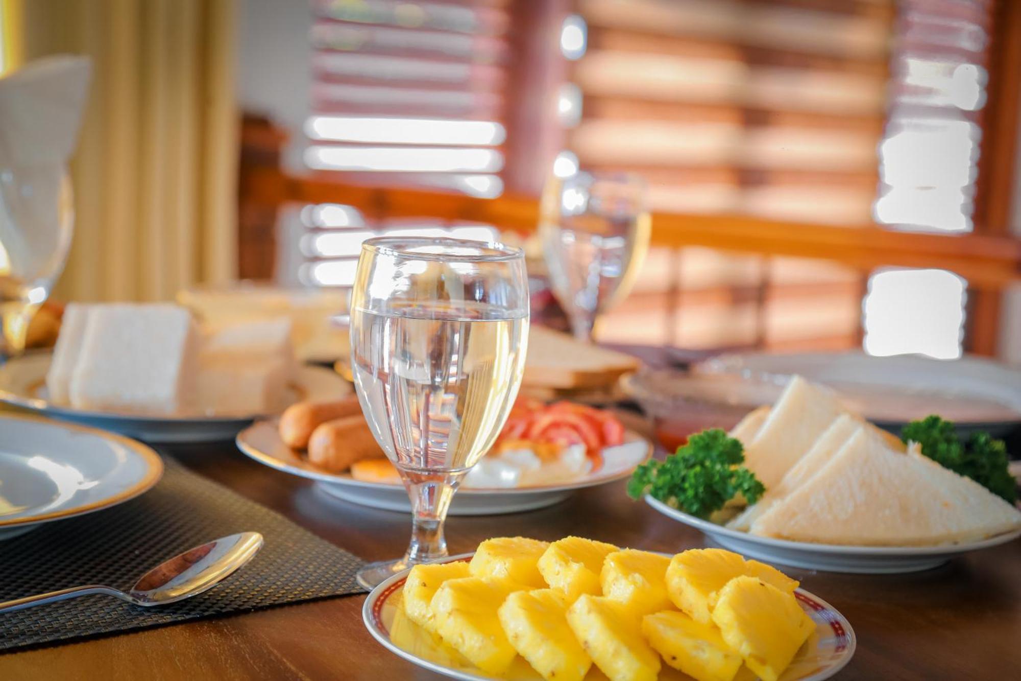 Golden Shower Inn แคนดี้ ภายนอก รูปภาพ