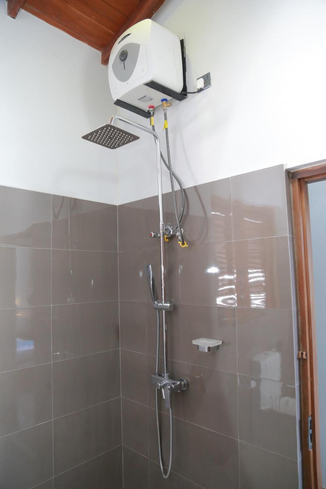 Golden Shower Inn แคนดี้ ภายนอก รูปภาพ