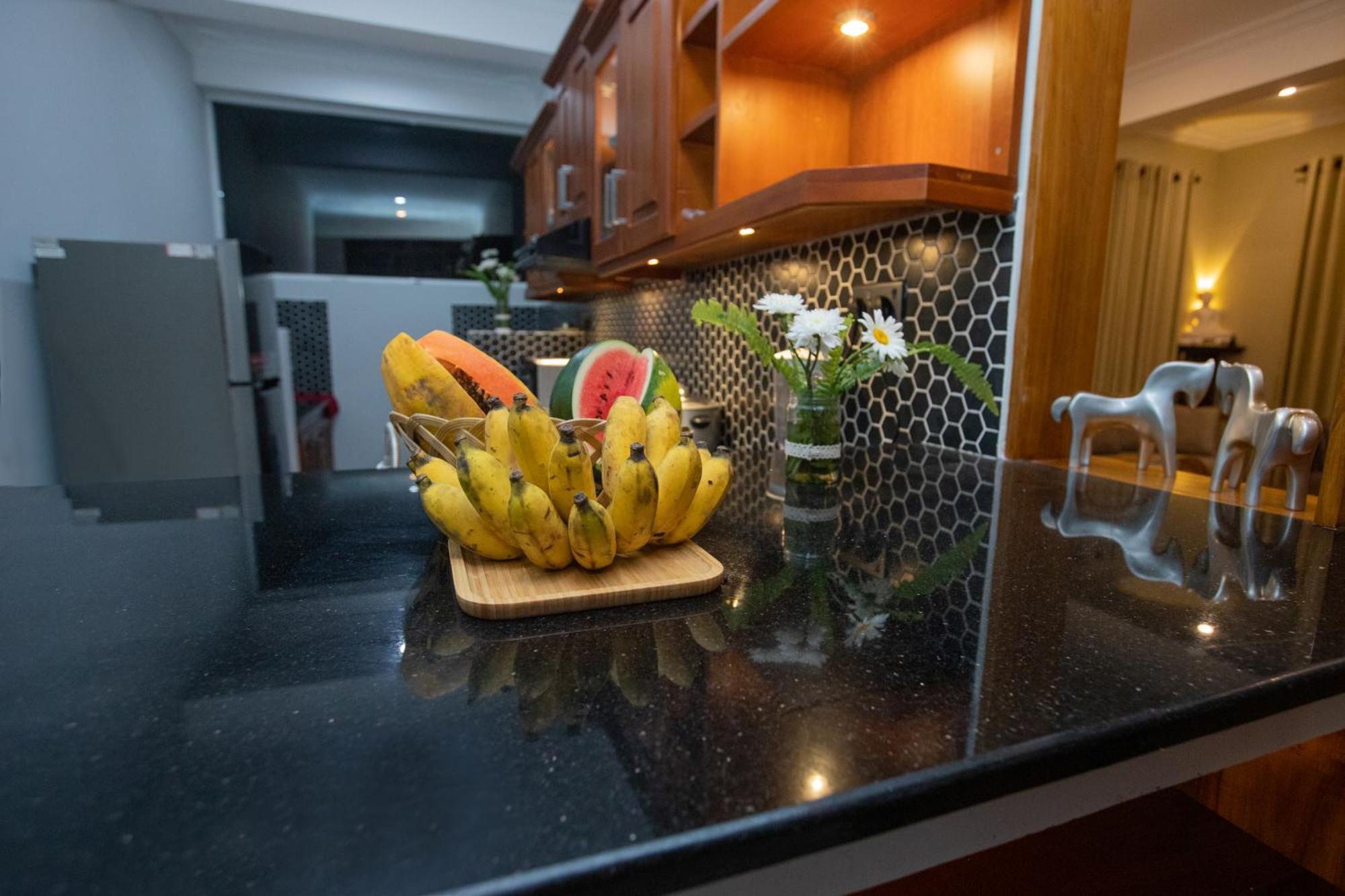 Golden Shower Inn แคนดี้ ภายนอก รูปภาพ
