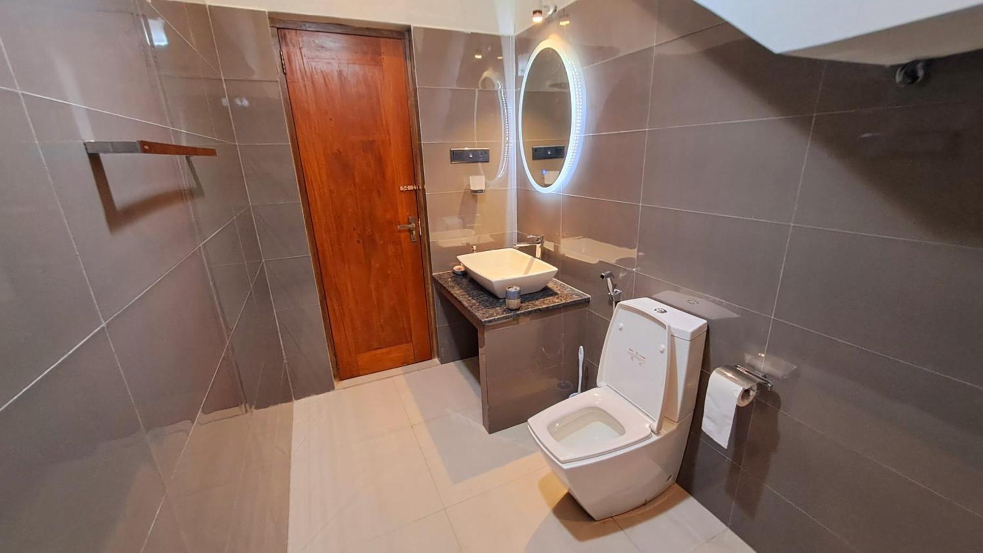 Golden Shower Inn แคนดี้ ภายนอก รูปภาพ