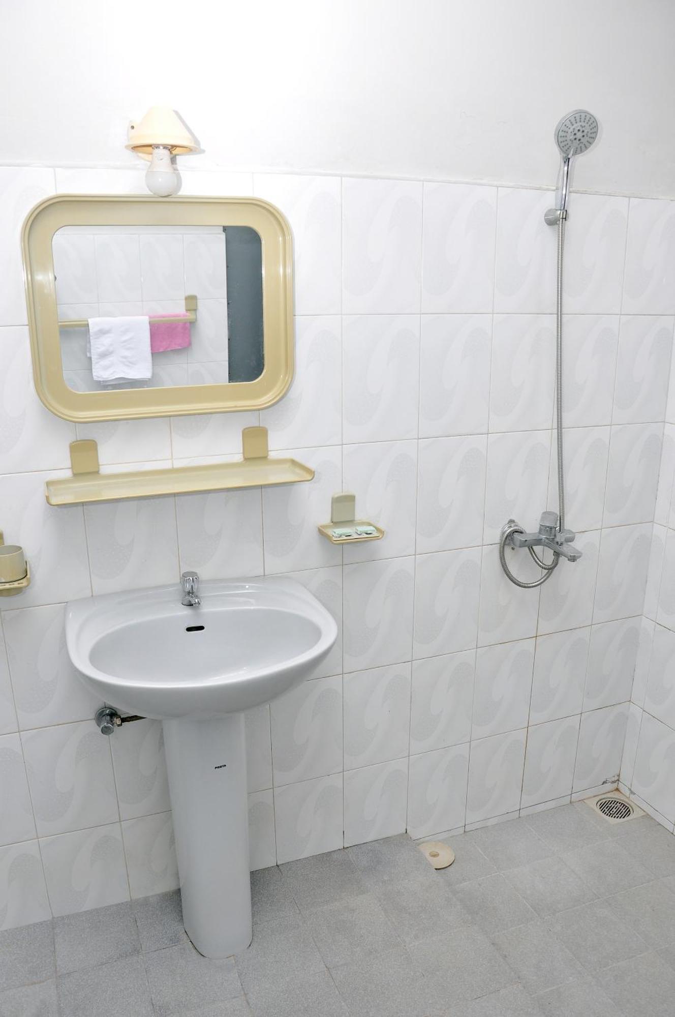 Golden Shower Inn แคนดี้ ภายนอก รูปภาพ