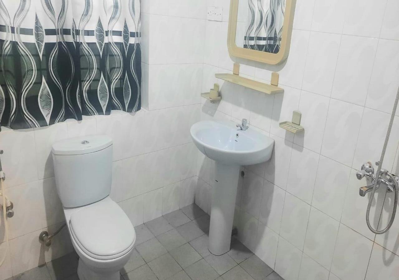 Golden Shower Inn แคนดี้ ภายนอก รูปภาพ